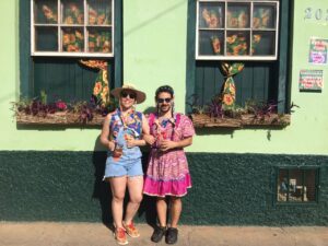 Priscilla e Fernando fantasiados de caipiras no carnaval de 2018