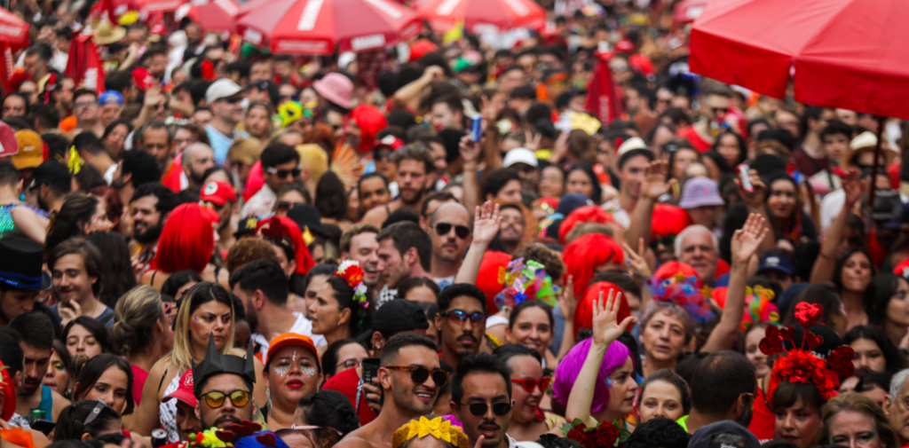 aglomeração de pessoas no Carnaval