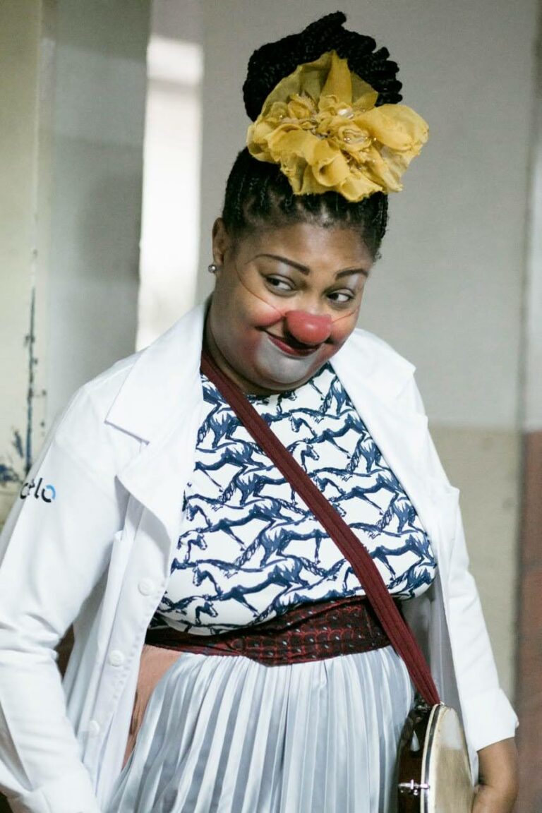 Juliene Lellis faz rir através da palhaçaria negra 