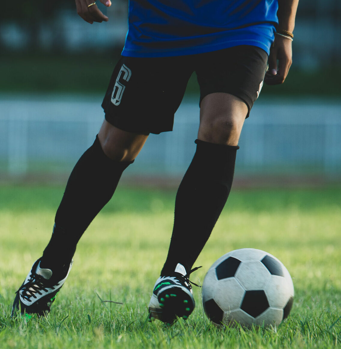 Além das quatro linhas: a conexão entre futebol e violência doméstica