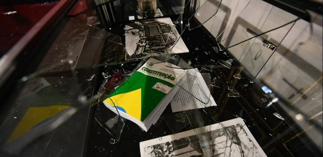 Os atos de terrorismo bolsonaristas e nossa Justiça (nada) cega - Nós, mulheres da periferia