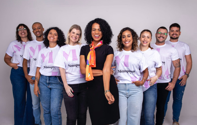 Adriana Ferreira e os membros da Associação Menopausa Feliz